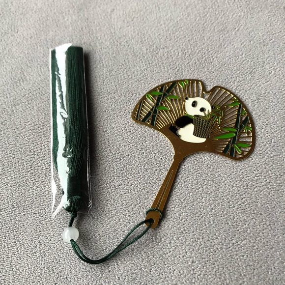 Panda with Bamboo Basket Bookmark ~ Brand New! ~ Green Tassel - Picture 3 of 7